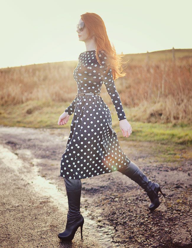 how to wear a midi skirt with boots