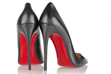 should women have to wear high heels to work?